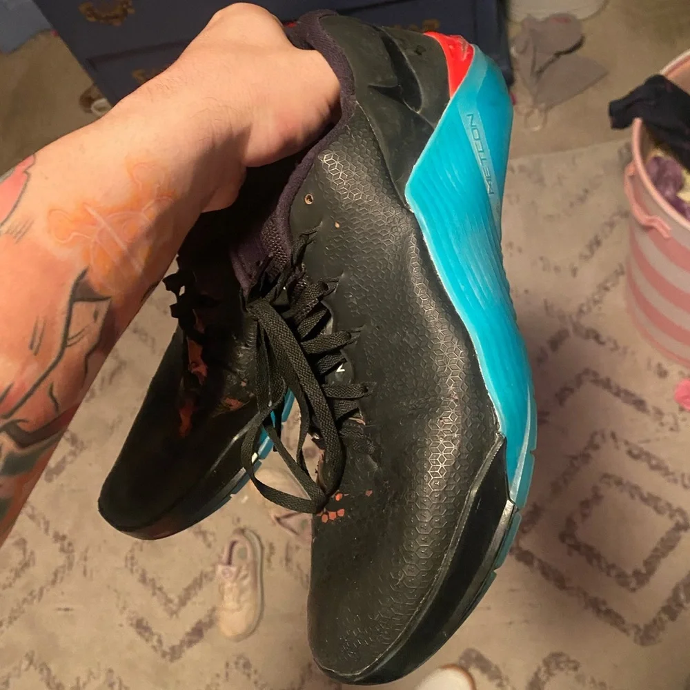 Metcon 5s. - Picture 1 of 2